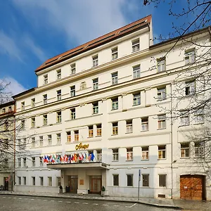 rezervați aici